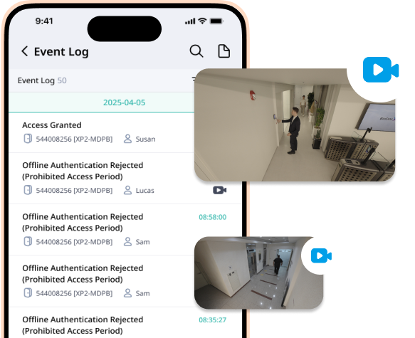 Vue mobile des journaux d'événements BioStar Air avec statut d'accès, horodatages et icônes d'alerte en temps réel